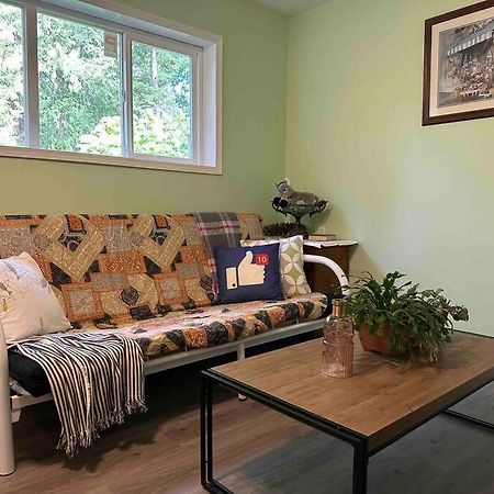 נאנאימו Countryroad Cozy 2 Bedrooms Basement Suite1 מראה חיצוני תמונה